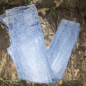 Refuge High waisted light wash jeans